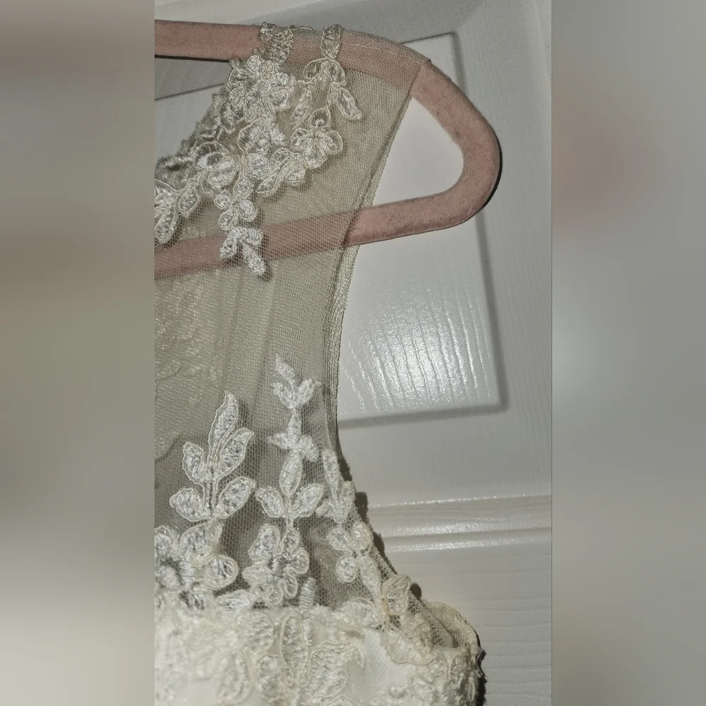 NWT! REBECCA INGRAM WEDDING DRESS ! (ONE PEARL IS MISSING ON THE SWAROVSKI BELT) - Picture 8 of 16